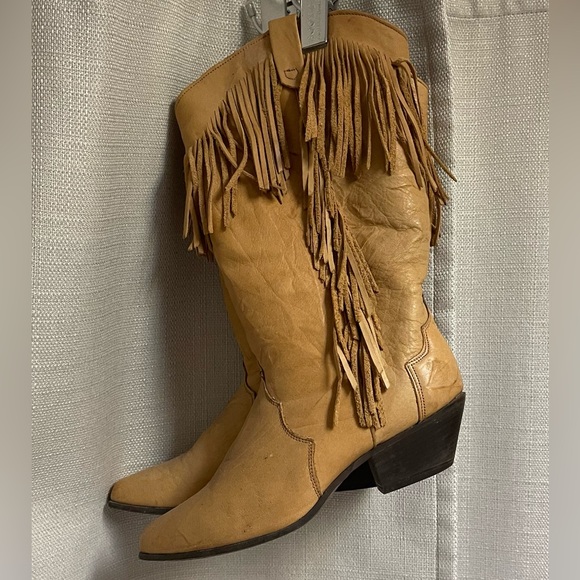Shoes - Vintage Dingo Soft Leather Cowgirl Boots with Fringe. Great Used Condition!!!